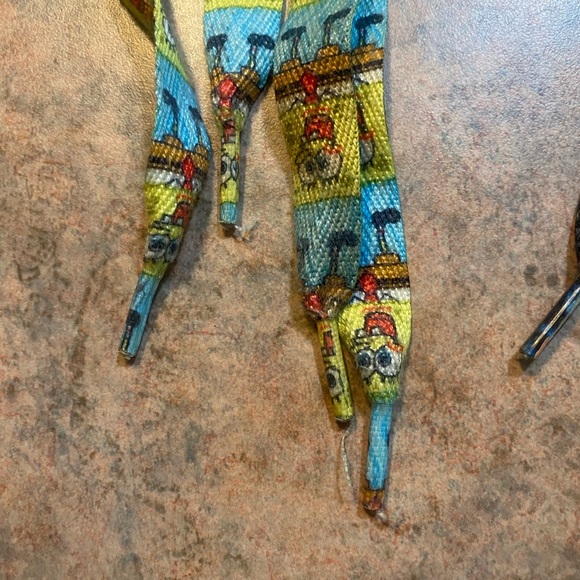 SpongeBob and Blue Flame Patterned Shoelaces - Picture 4 of 5